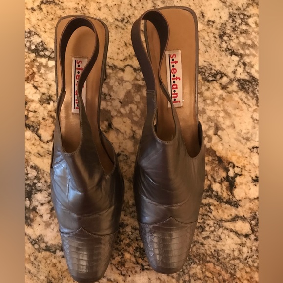 Very nice size 12 heels - Picture 3 of 16